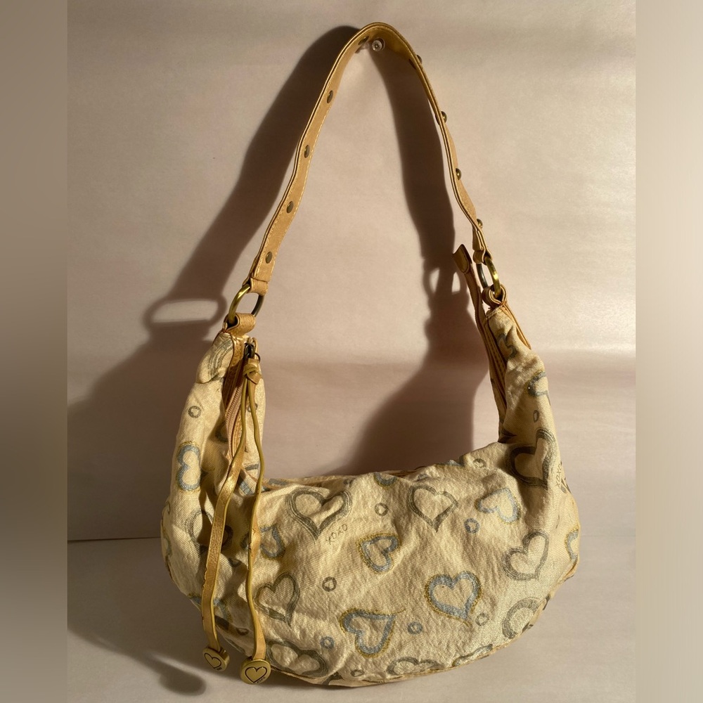 Cute y2k crème hand bag with sliver hearts!!